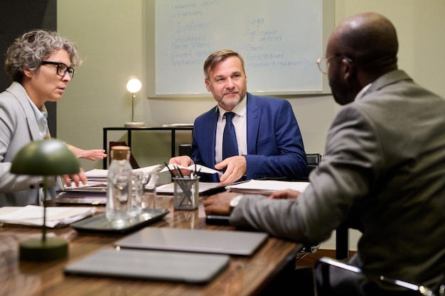 Professional legal services attorney in Singapore office providing expert consultation